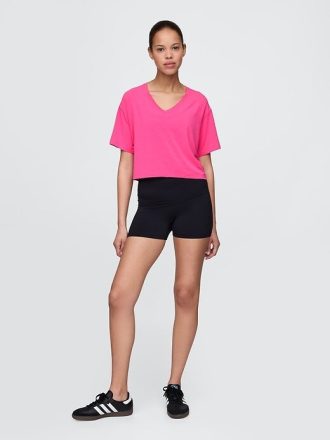 Camiseta curta com decote em V GapFit Breathe