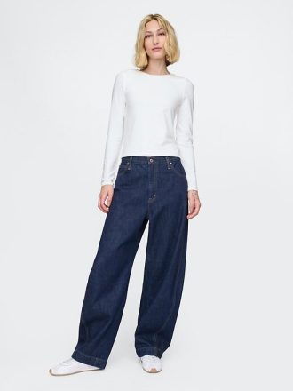 Camiseta curta moderna e compacta de malha