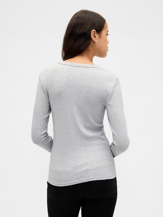 Camiseta encolhida moderna Camiseta encolhida moderna