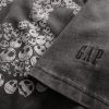 Camiseta Gap × Disney Tim Burton’s O Estranho Mundo de Jack com Caveira