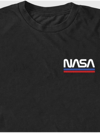 Camiseta gráfica com o logotipo da NASA