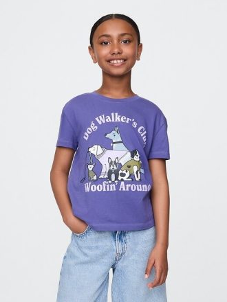 Camiseta infantil com estampa descontraída