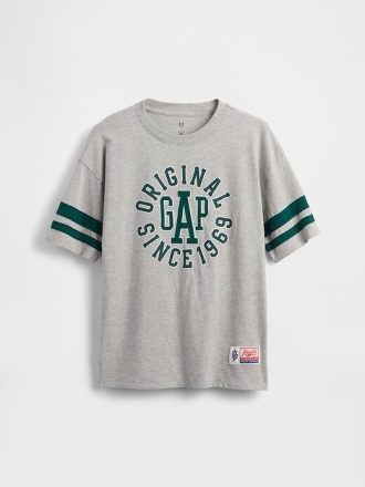 Camiseta infantil com logotipo