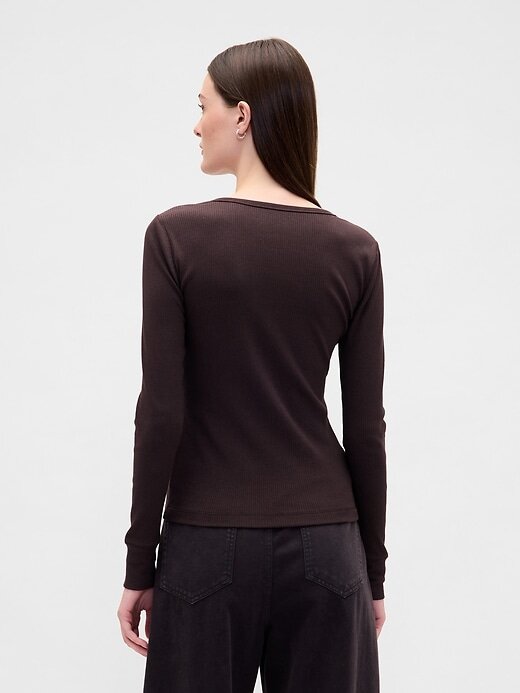 Camiseta Modern Rib Henley Camiseta Modern Rib Henley