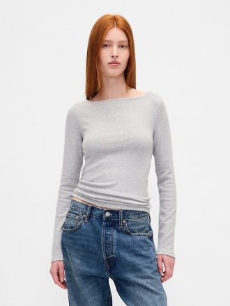 Camiseta moderna com decote canoa