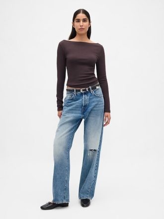 Camiseta moderna com decote canoa