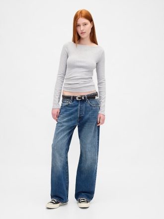 Camiseta moderna com decote canoa