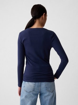 Camiseta moderna de gola redonda