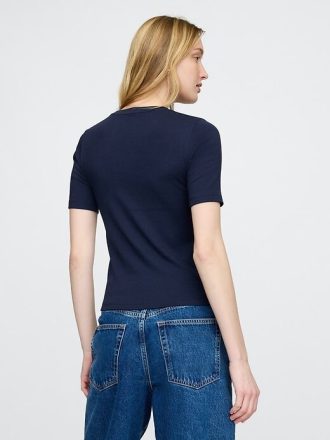 Camiseta moderna de gola redonda