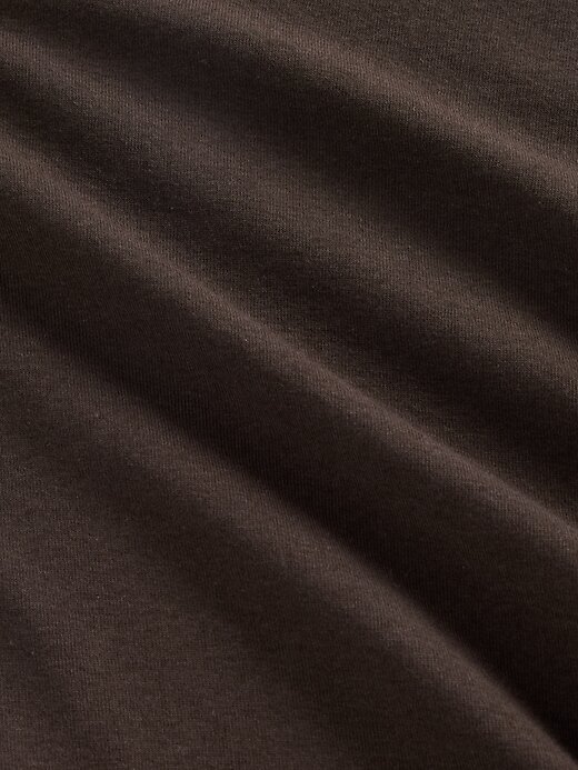 Camiseta moderna de gola redonda Camiseta moderna de gola redonda