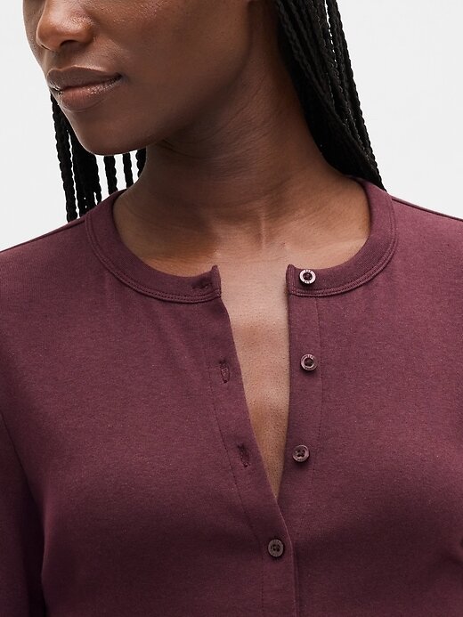 Cardigan moderno com gola redonda Cardigan moderno com gola redonda