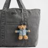 Chaveiro com pingente de jaqueta jeans Brannan Bear