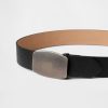 Cinto de couro vegano com fivela plana