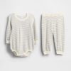 Conjunto de macacão e suéter para bebê