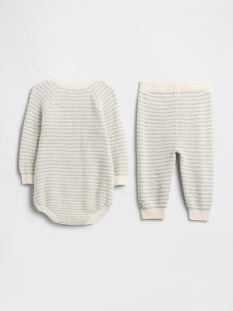 Conjunto de macacão e suéter para bebê