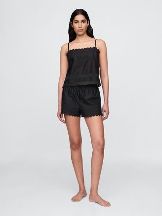 Conjunto de pijama com acabamento em renda