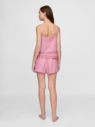 Conjunto de pijama com acabamento em renda