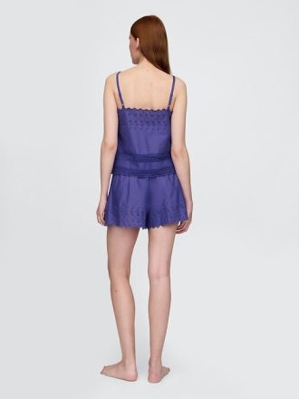 Conjunto de pijama com acabamento em renda