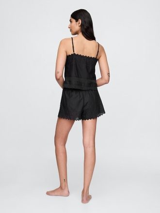 Conjunto de pijama com acabamento em renda