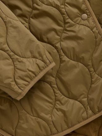 Jaqueta acolchoada leve e grande reciclada com forro