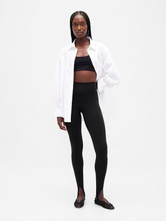 Leggings GapFit Smooth de cintura alta com estribo