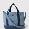 Mini bolsa tote com alça jeans e logotipo da Gap