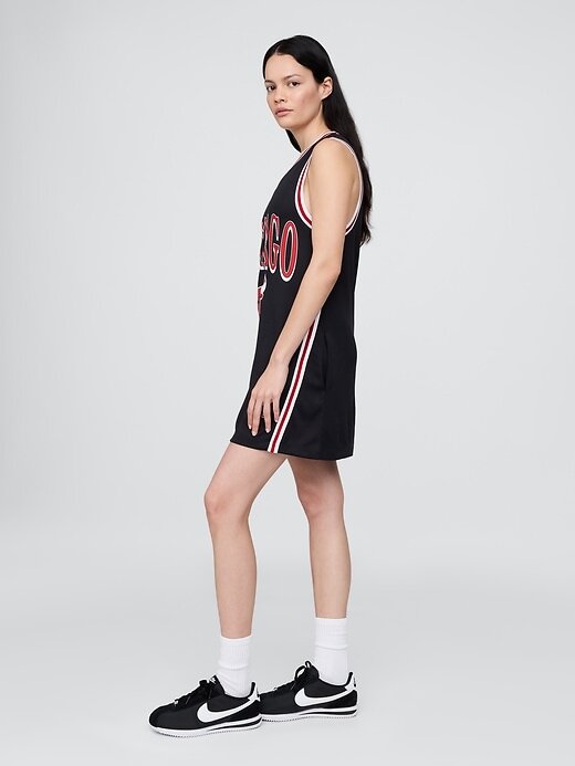 Minivestido NBA Chicago Bulls com camisa reciclada Minivestido NBA Chicago Bulls com camisa reciclada