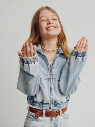 Moletom com capuz infantil em malha jeans com zíper Moletom com capuz infantil em malha jeans com zíper