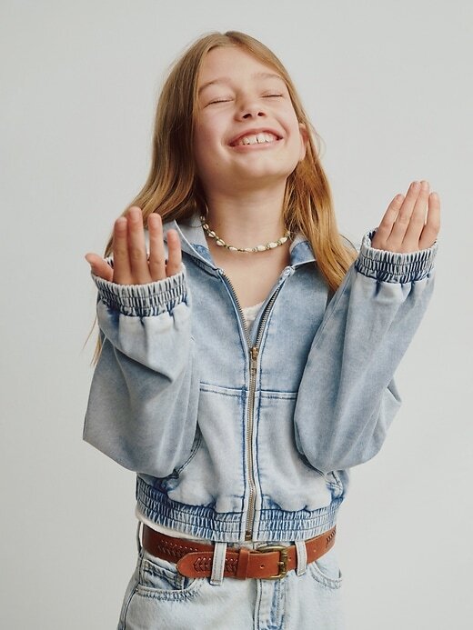 Moletom com capuz infantil em malha jeans com zíper Moletom com capuz infantil em malha jeans com zíper