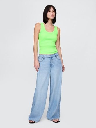 Regata com decote redondo e nervuras