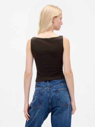 Regata curta de malha com decote canoa e decote canoa