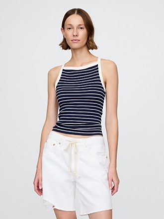 Regata moderna com gola alta