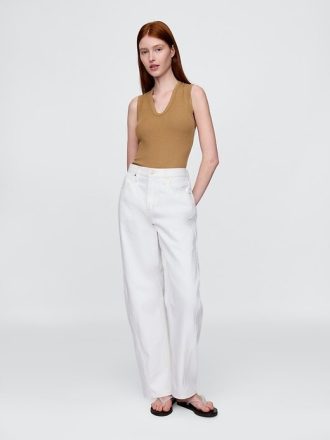 Regata moderna transparente com nervuras