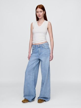 Regata moderna transparente com nervuras