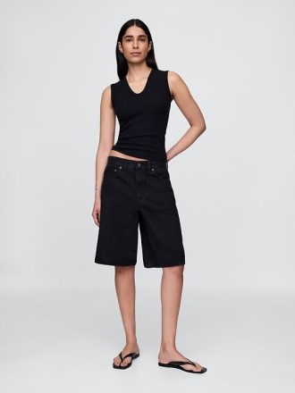 Regata moderna transparente com nervuras