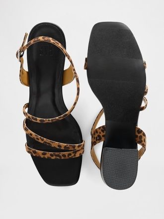 Sandálias de salto bloco com tiras
