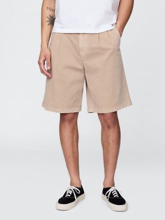 Shorts cáqui plissados