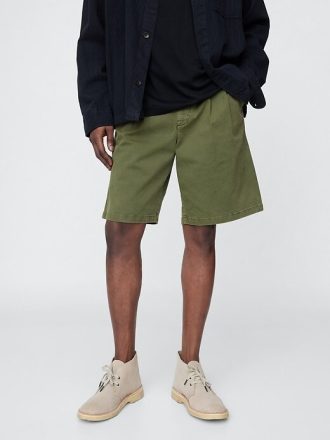 Shorts cáqui plissados