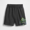 Shorts de moletom infantil com estampa gráfica de 5″