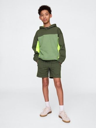 Shorts GapFit Tech Fit 5″ para crianças