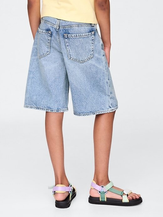 Shorts jeans infantil de cintura média e comprimento longo Shorts jeans infantil de cintura média e comprimento longo