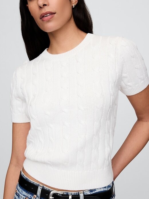 Suéter curto 100% algodão com tricô trançado Suéter curto 100% algodão com tricô trançado