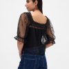 Top bordado em tule transparente