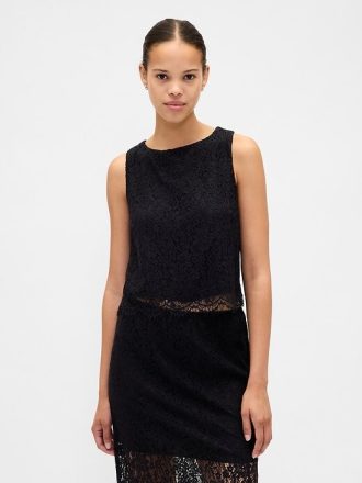 Top curto de renda com decote canoa e concha