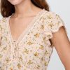 Top floral com acabamento em renda Top floral com acabamento em renda