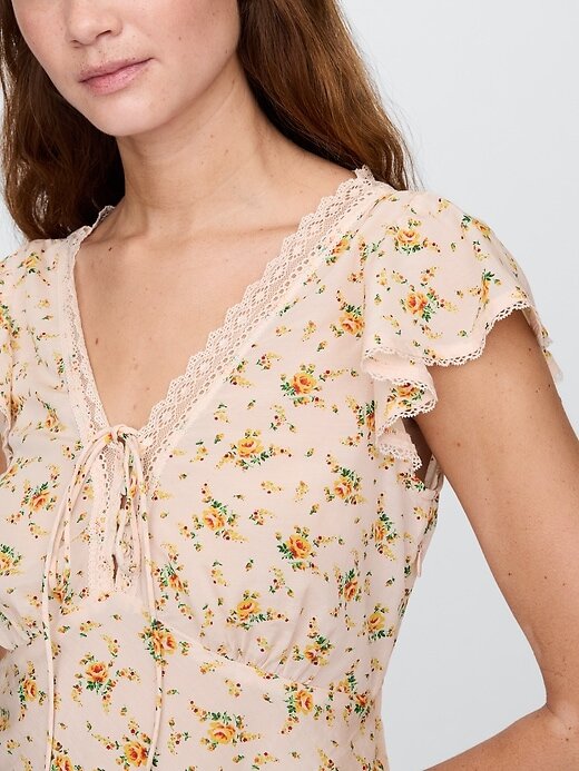 Top floral com acabamento em renda Top floral com acabamento em renda
