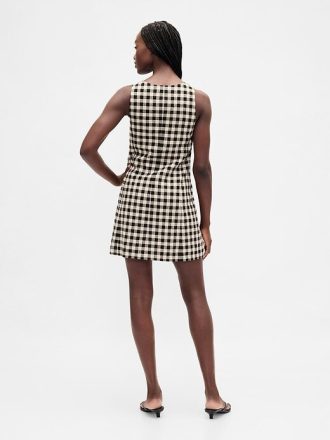 Vestido curto com botões frontais em mistura de linho