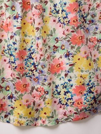 Vestido curto com mangas bufantes