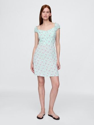 Vestido curto com mangas bufantes e decote coração