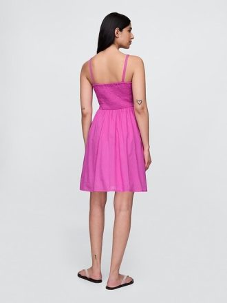 Vestido curto de crochê com técnica mista